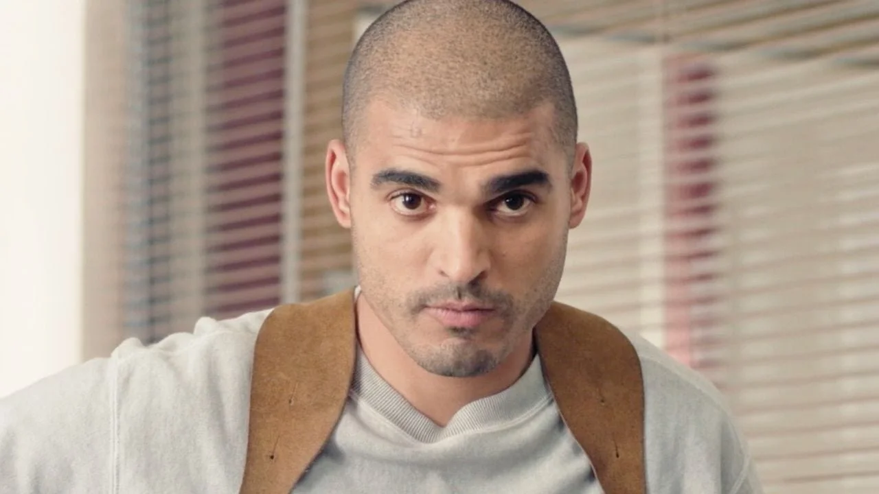 Plus belle la vie : démasqué par Idriss, le policier corrompu s'apprête à quitter le pays