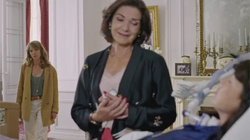 Plus belle la vie en avance : Anémone fond en larmes devant Estelle !