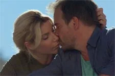 Plus belle la vie en avance : Ariane et JP Boher : le baiser !