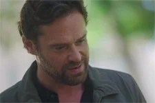 Plus belle la vie en avance : Arnaud s’approche de Victoire !