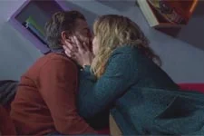 Plus belle la vie en avance : Barbara / Abdel : le baiser !