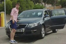 Plus belle la vie en avance : César pique une voiture !