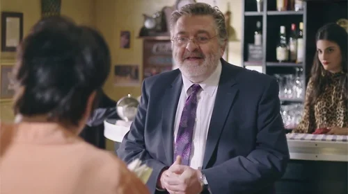 Plus belle la vie en avance : Claire reçoit un CADEAU hors de prix !