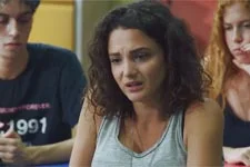 Plus belle la vie en avance : Emma a des contractions en cours