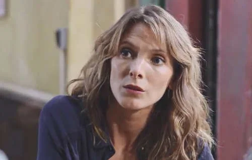 Plus belle la vie en avance : Estelle engage Abdel pour défendre Clémentine - Le résumé de l'épisode du 28 juillet 2020 (Vidéo)