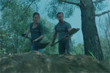 Plus belle la vie en avance : Estelle et Hector enterrent un corps !