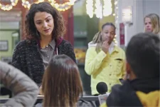 Plus belle la vie en avance : La GRANDE ANNONCE d’Emma aux journalistes !