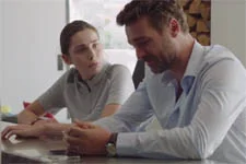 Plus belle la vie en avance : Laurent balance tout à sa fille !