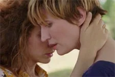 Plus belle la vie en avance : Léa et Camille se disent « Je t?aime »