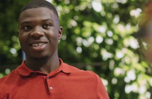 Plus belle la vie en avance : Luna et Mouss se font engager au restaurant des Merle - Le résumé de l'épisode du 23 juillet 2020 (Vidéo)