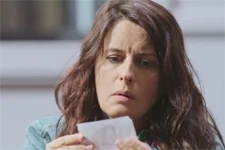 Plus belle la vie en avance : Luna va bientôt faire une étonnante découverte dans le portefeuille d'Andrès !