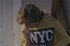 Plus belle la vie en avance : Noé vole un joint à Eric !