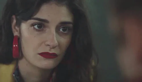 « plus belle la vie » en avance : sabrina pousse stan à prendre la place de mouss pendant l'évasion - le résumé de l'épisode du 14 décembre 2