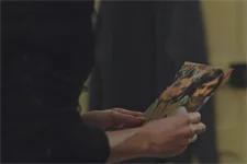 Plus belle la vie en avance : Sabrina va être terrorisée par une photo !