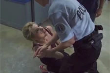 Plus belle la vie en avance : Samia brutalise Ariane