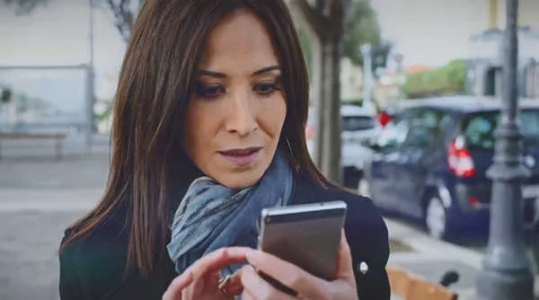 « plus belle la vie » en avance : samia est partie en algérie voir malik - le résumé de l'épisode du 26 mars 2021