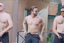 Plus belle la vie en avance : Strip-tease de trois Mistraliens en pleine rue !