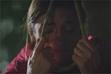 Plus belle la vie en avance : SUICIDE ! Sabrina se passe la corde au cou !