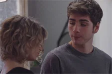 Plus belle la vie en avance : Théo annonce à Coralie qu’il passe le réveillon sans elle !