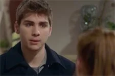 Plus belle la vie en avance : Théo ne comprend pas sa soeur !