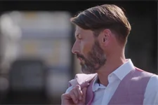 Plus belle la vie en avance : Thomas adopte un NOUVEAU LOOK !