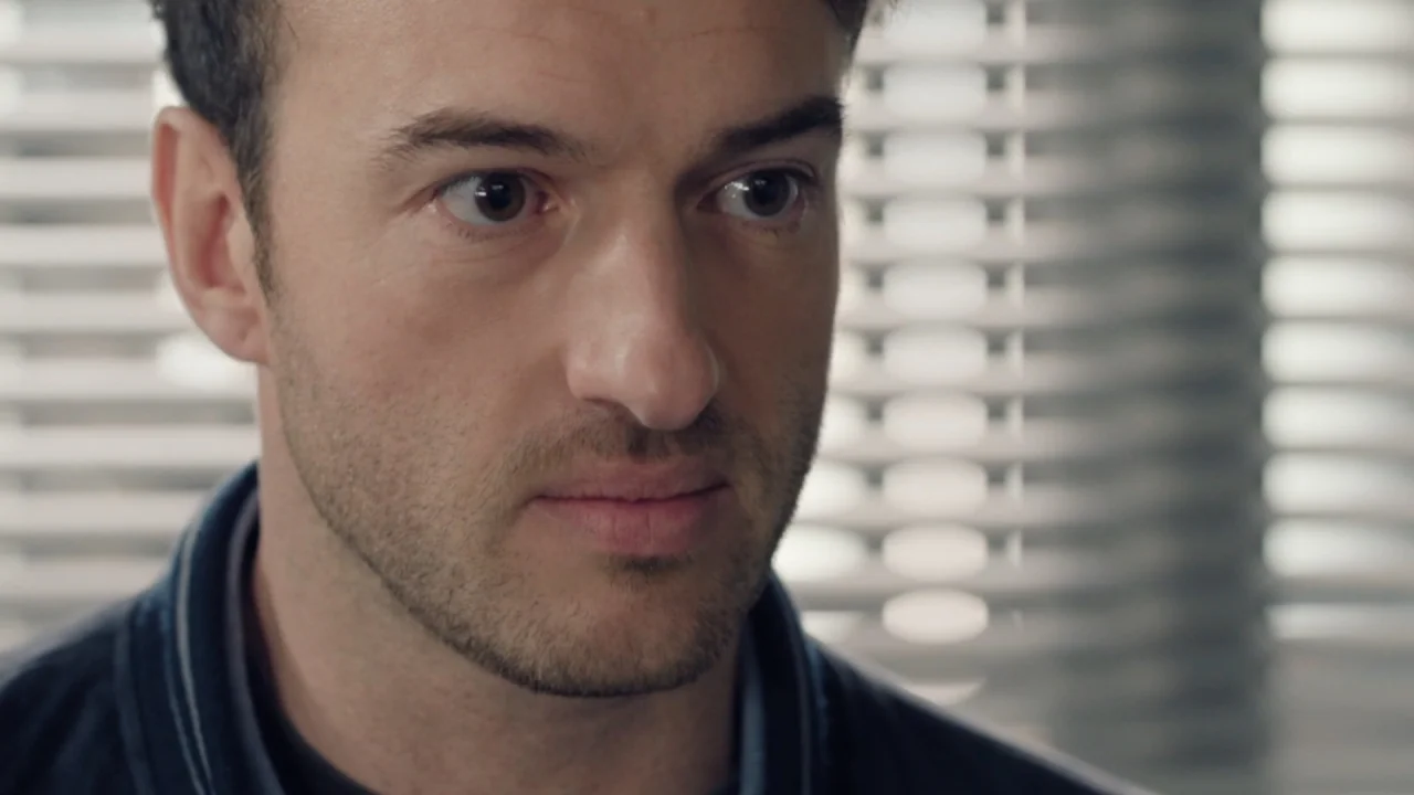 Plus belle la vie : "Il y a un tiraillement constant chez Samuel" ... Iñaki Lartigue revient sur le dilemme terrible de son personnage