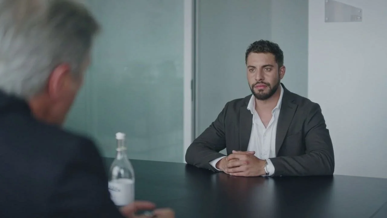 Plus belle la vie Indiscrétion : Abdel piégé par le père d'Elisa