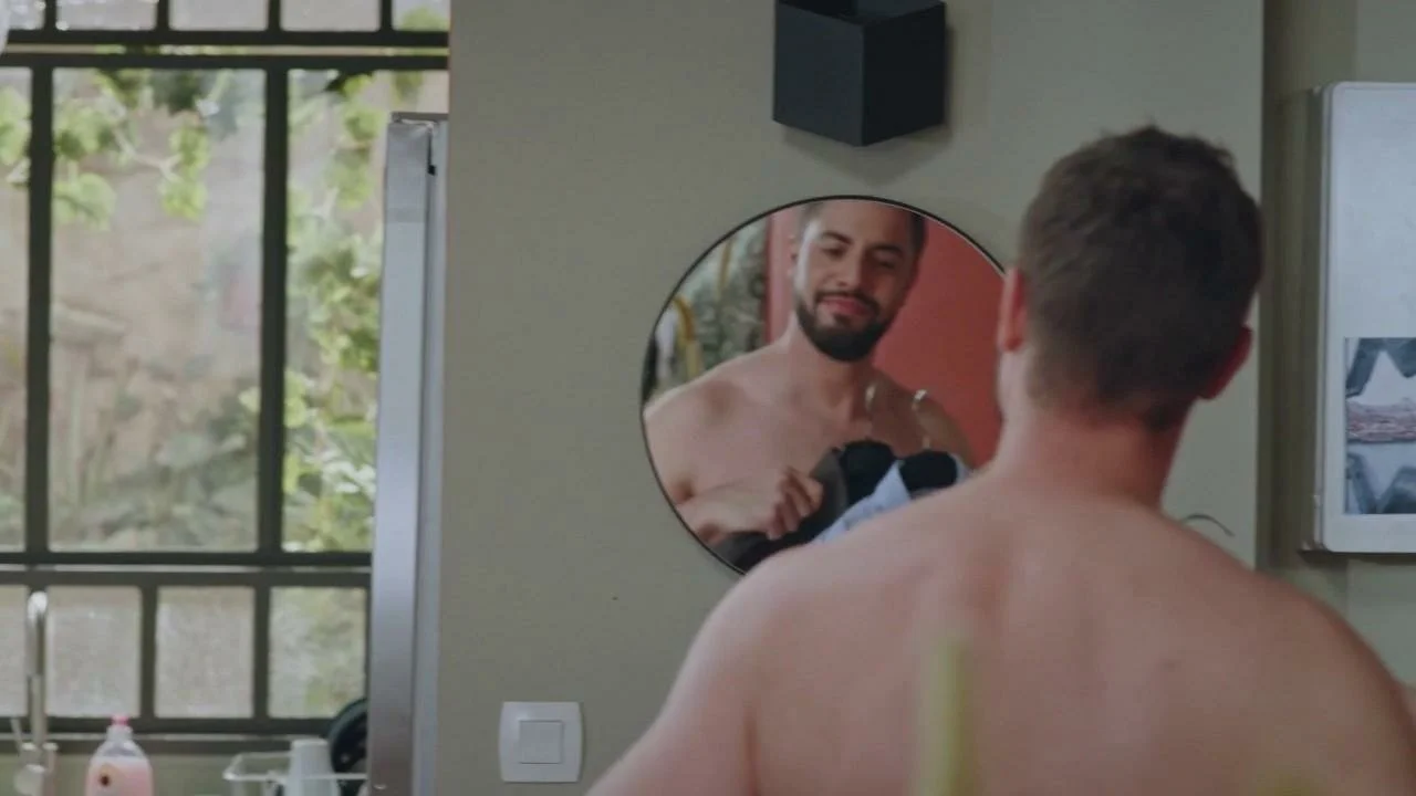 Plus belle la vie Indiscrétion : Abdel se la joue Pretty Woman chez lui