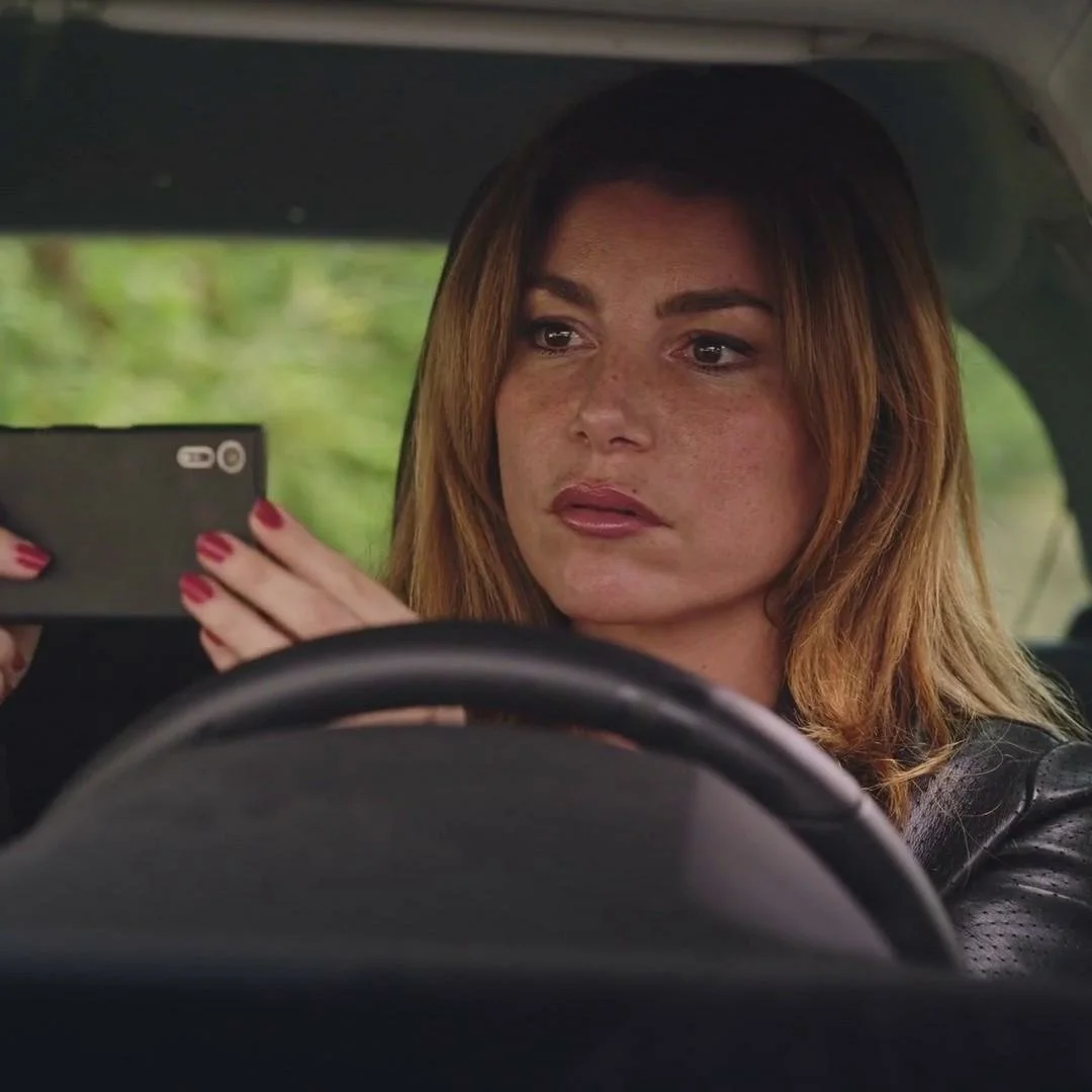 Plus belle la vie Indiscrétion : Ariane surveille Sylvia et découvre...