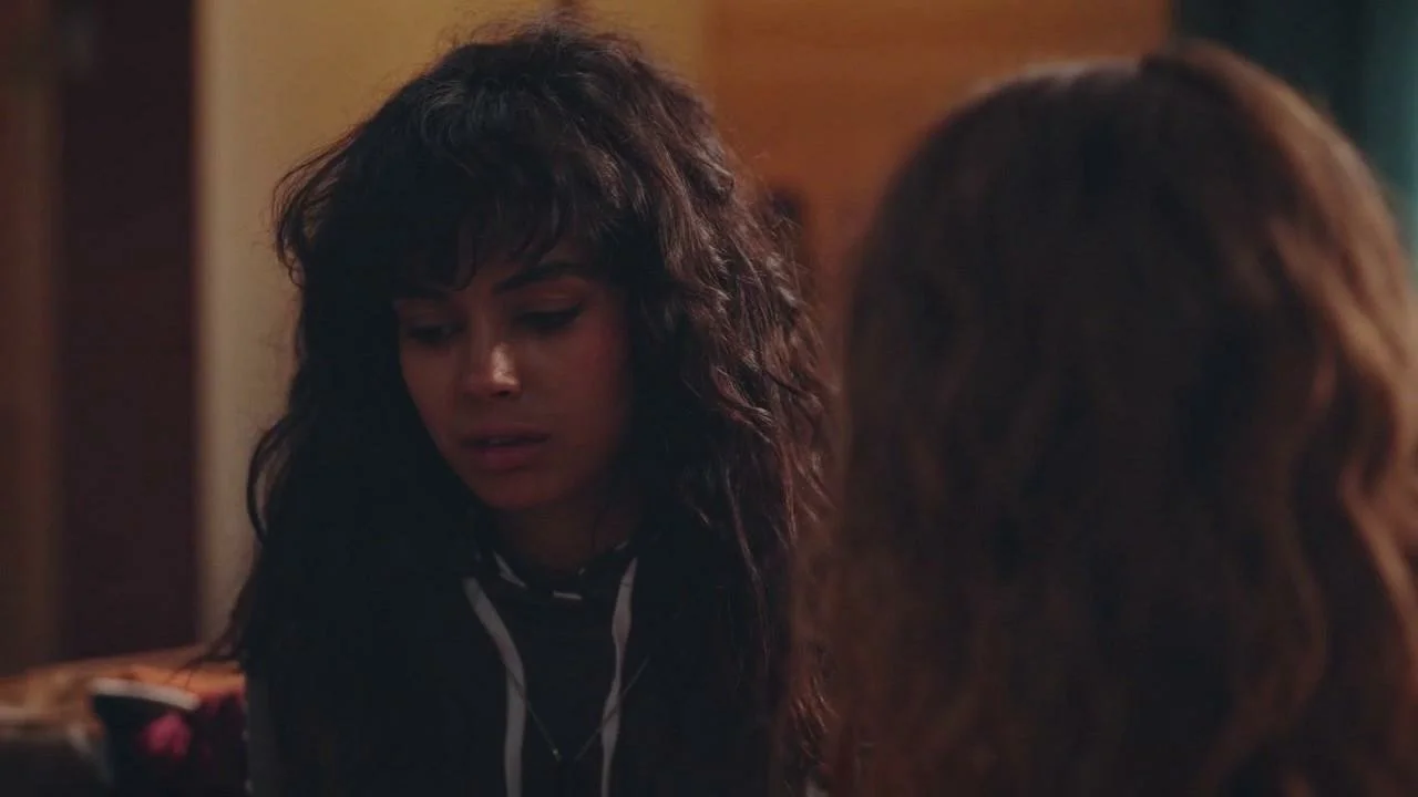 Plus belle la vie Indiscrétion : Betty se réfugie chez Léa