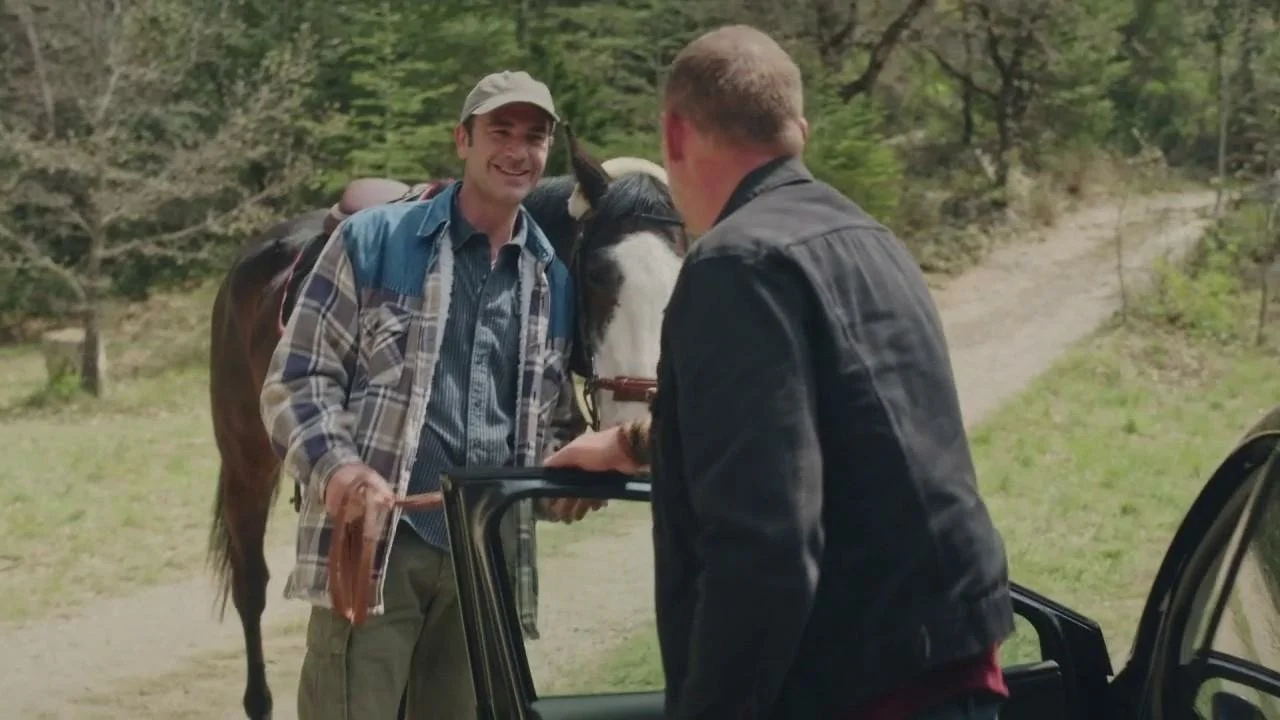 Plus belle la vie Indiscrétion : Eric réveillé par son prince charmant