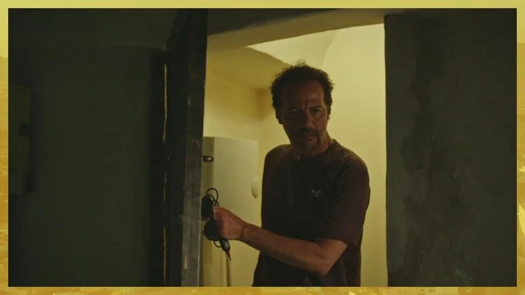 Plus belle la vie Indiscrétion : L’effrayante découverte de Franck chez une cliente...