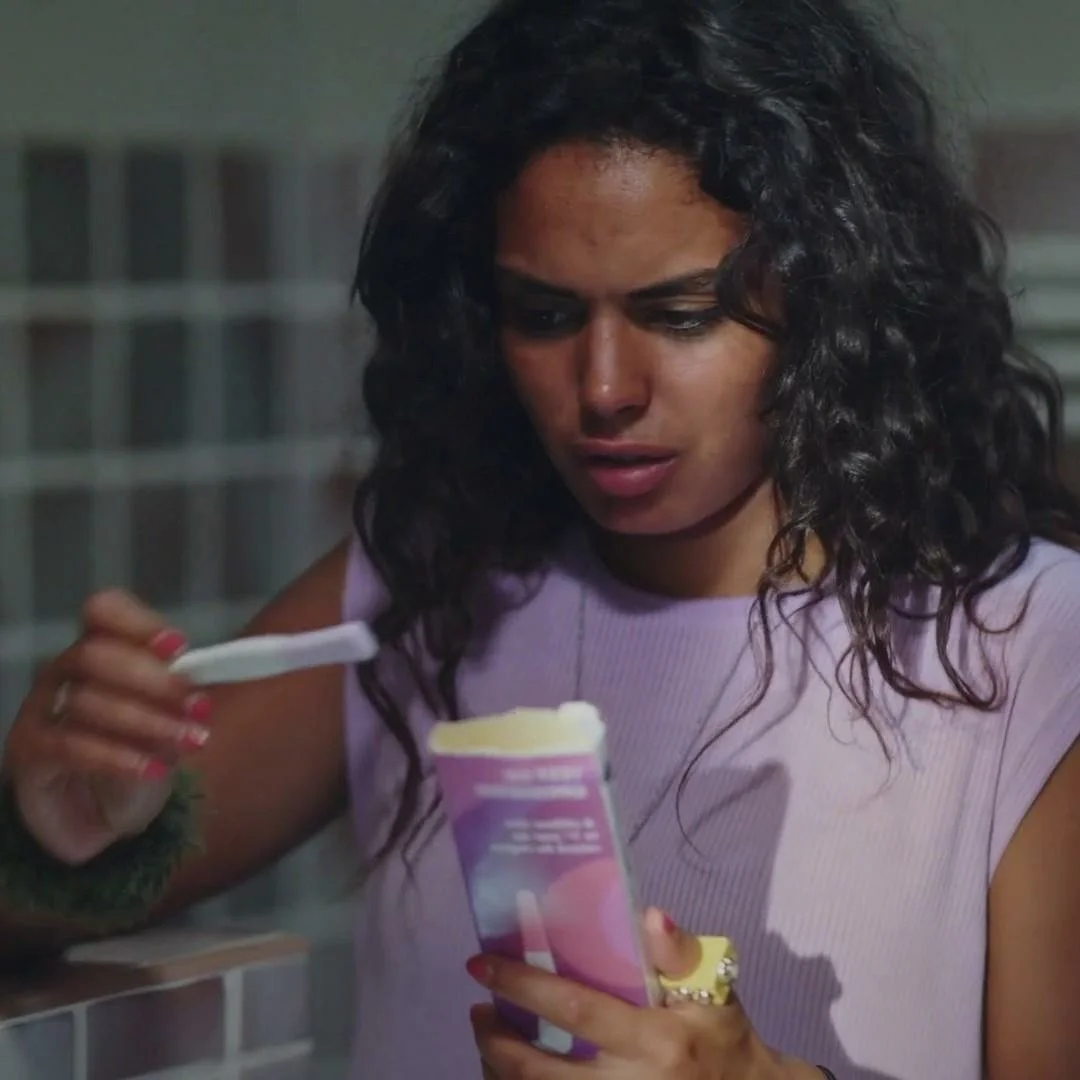 Plus belle la vie Indiscrétion : La réaction de Betty face à sa grossesse...