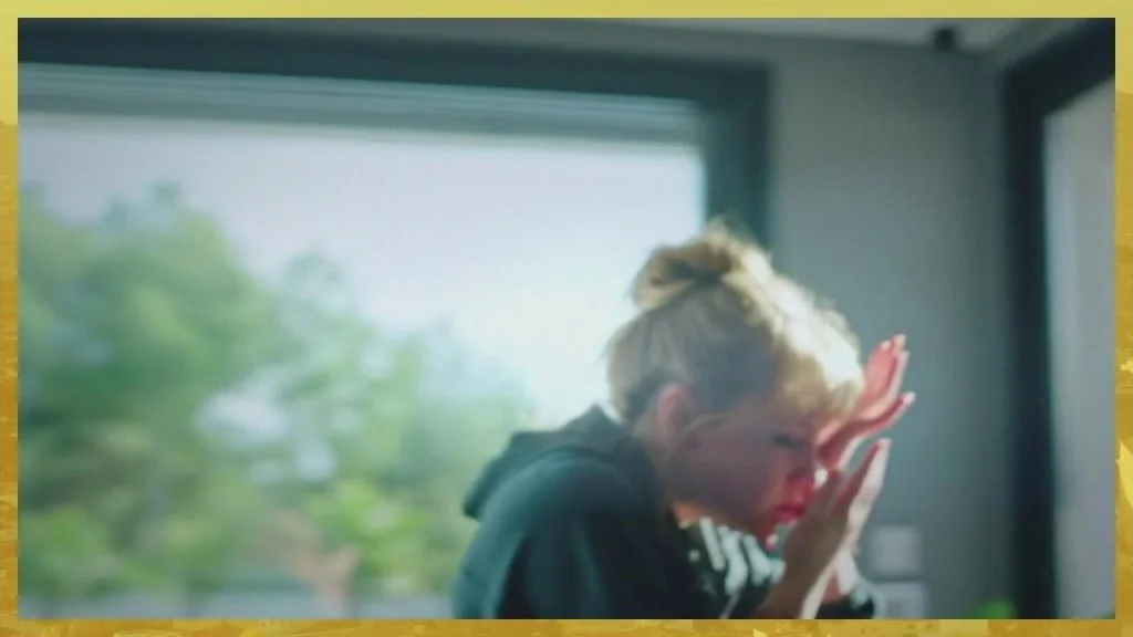 Plus belle la vie Indiscrétion : Laëtitia met un coup de poing à Émilie