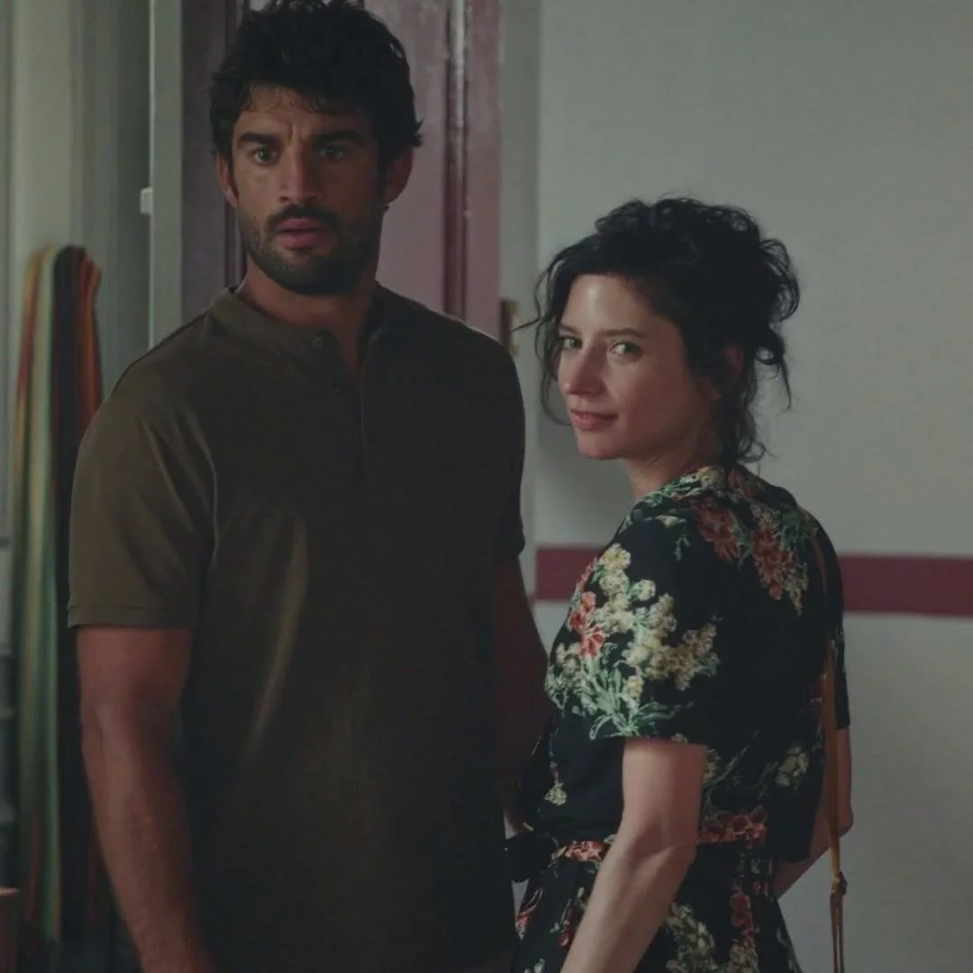 Plus belle la vie Indiscrétion : Les filles de la coloc' s'incrustent à la soirée romantique de Romain