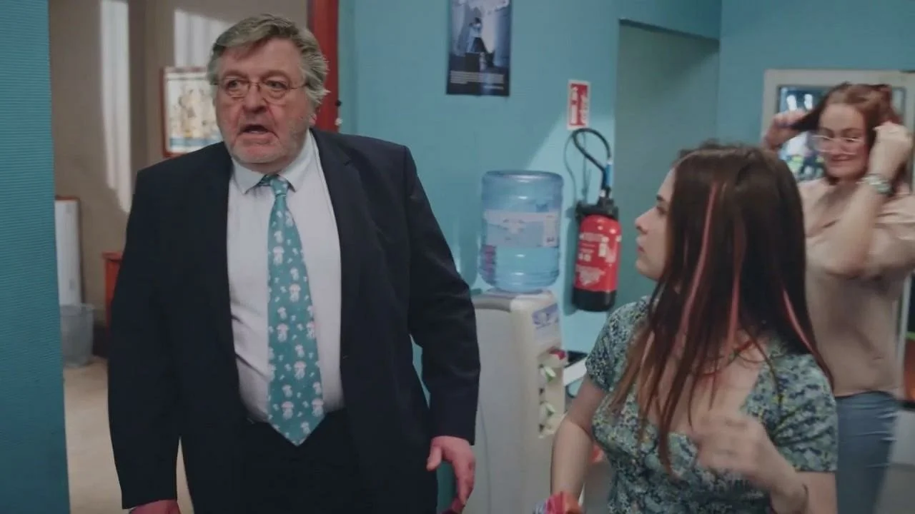 Plus belle la vie Indiscrétion : Les lycéens piègent Rochat