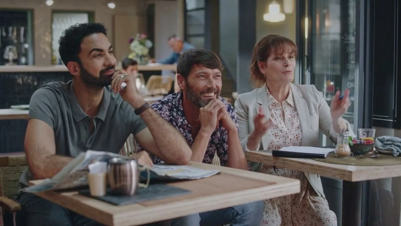 Plus belle la vie Indiscrétion : Les parents s'invitent au bal de promo