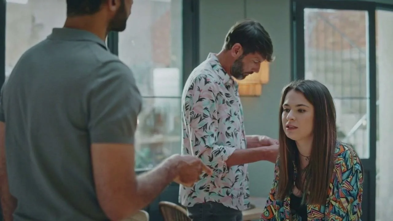 Plus belle la vie Indiscrétion : Lola gère le bal d'une main de maître