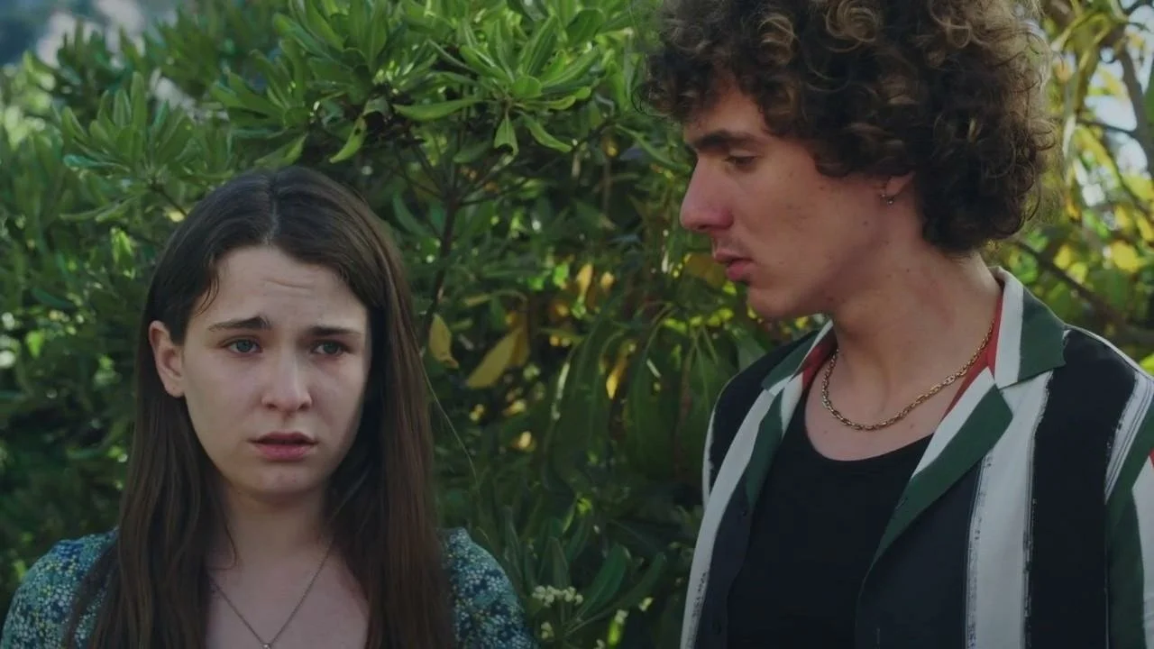 Plus belle la vie Indiscrétion : Lola pète un câble chez Betty