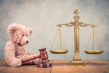 PLUS BELLE LA VIE (INDISCRÉTION / SPOILER) : Emma et Baptiste : Leur avocate les laisse tomber !