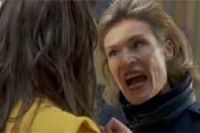 Sabrina agressée par Béatrice !