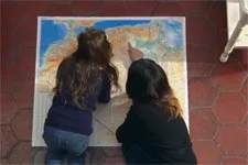 Samia tente de faire comprendre à Lucie qu?il ne faut pas être raciste