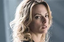 Sara Mortensen (Coralie) dans « Contact » sur TF1