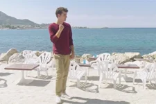 Théo décroche un job !