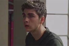 Théo est choqué par sa soeur !