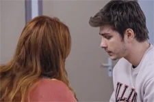 Théo est touché par la souffrance de sa mère