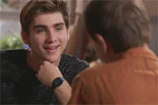 Théo révèle à son père qu’Antoine a un mec !