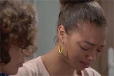 Thérèse est effondrée après son accident de voiture