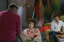 Thomas et Gabriel tentent de faire comprendre à Baptiste que ce n?est pas une bonne chose d?être papa à son âge