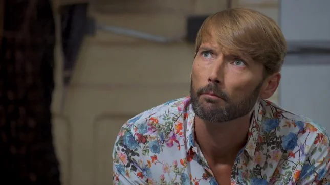 Thomas et sa chemise fleurie : look du jour